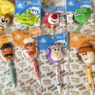 玩具总动员三眼仔草莓熊巴斯胡迪抱抱龙毛绒玩偶公仔按压中性笔