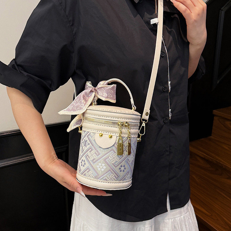 手缝diy材料包刺绣新中式水桶包女2025新款高级感小众设计斜挎包,箱包皮具/热销女包/男包,水桶包,淘宝优惠券,粉丝福利购,淘宝优惠卷