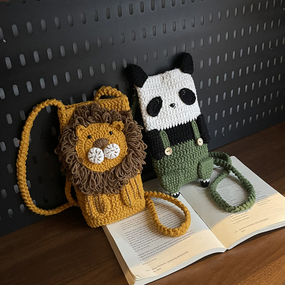 成品手工编织毛线小狮子手机包零钱包可爱卡通熊猫迷你小包包礼物