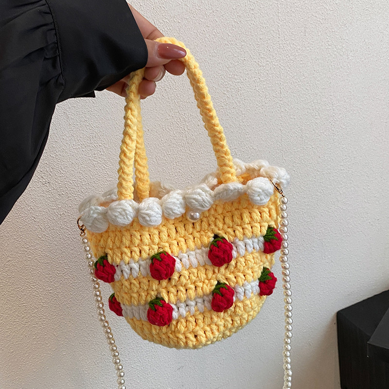 手工编织成品珍珠链条水桶包
