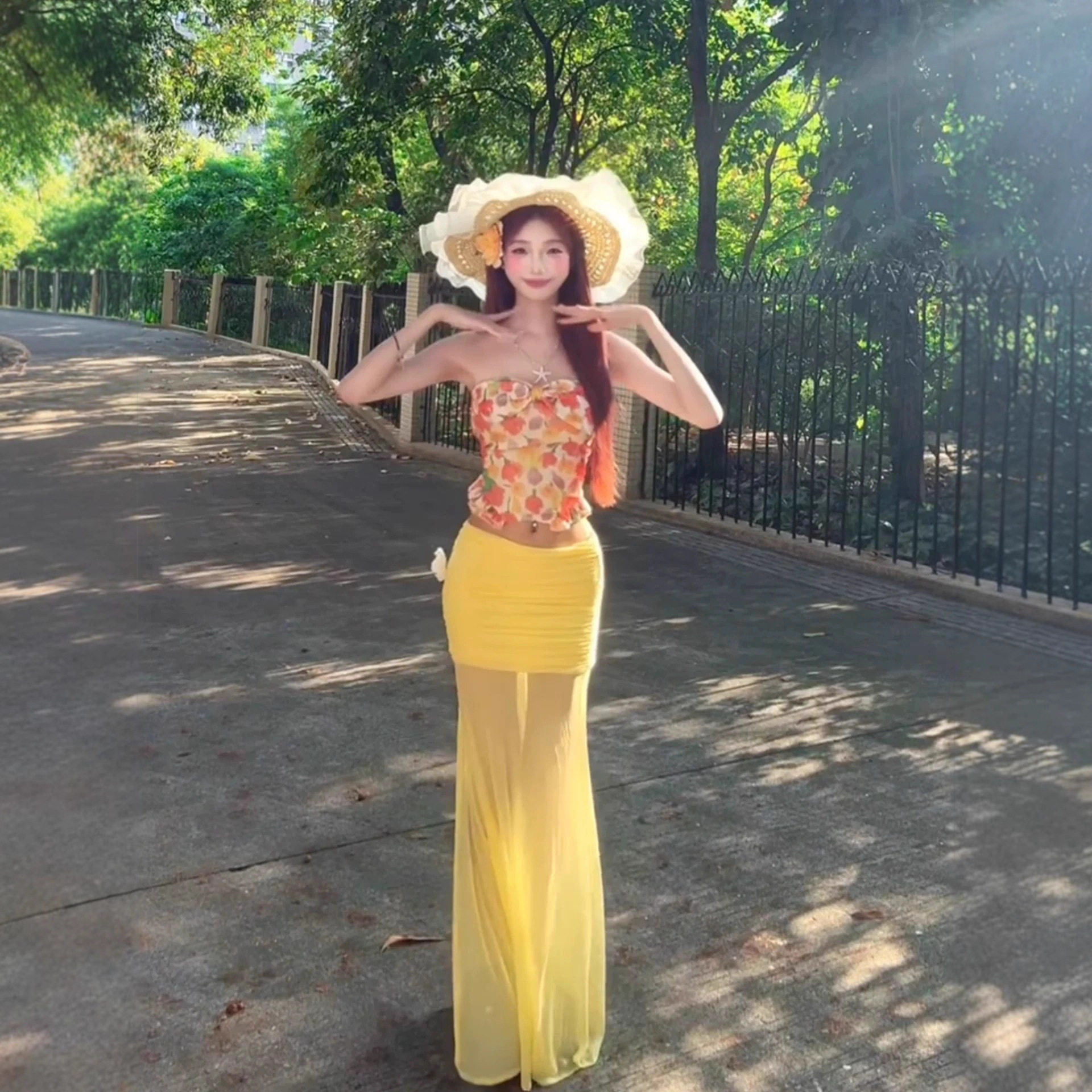海边度假辣妹套装女夏碎花抹胸上衣穿搭粉色网纱包臀半身裙两件套