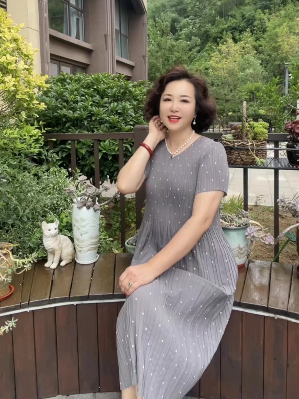 夏季妈妈新款女三宅-褶皱连衣裙短袖大码显瘦遮肉百褶裙中长裙