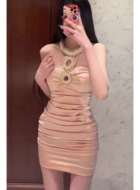 *泰里泰气大女主*优雅珍珠挂脖链镂空设计感褶皱缎面连衣裙