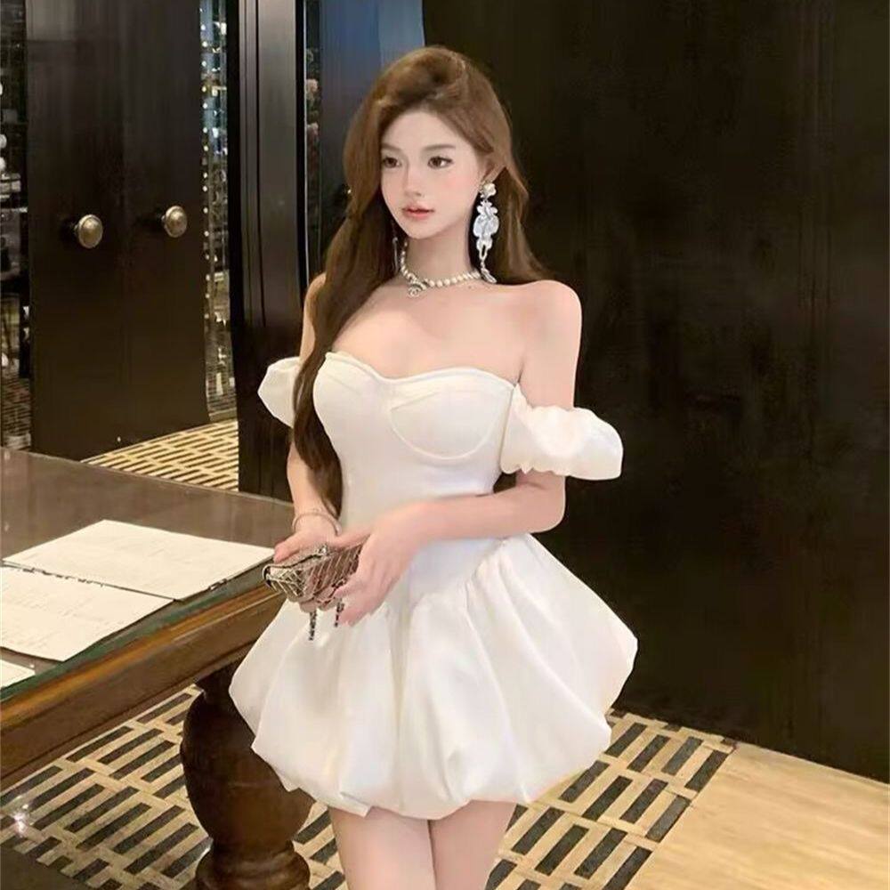 法式气质高级感一字肩泡泡袖连衣裙夏季新款纯欲收腰蓬蓬花苞裙女