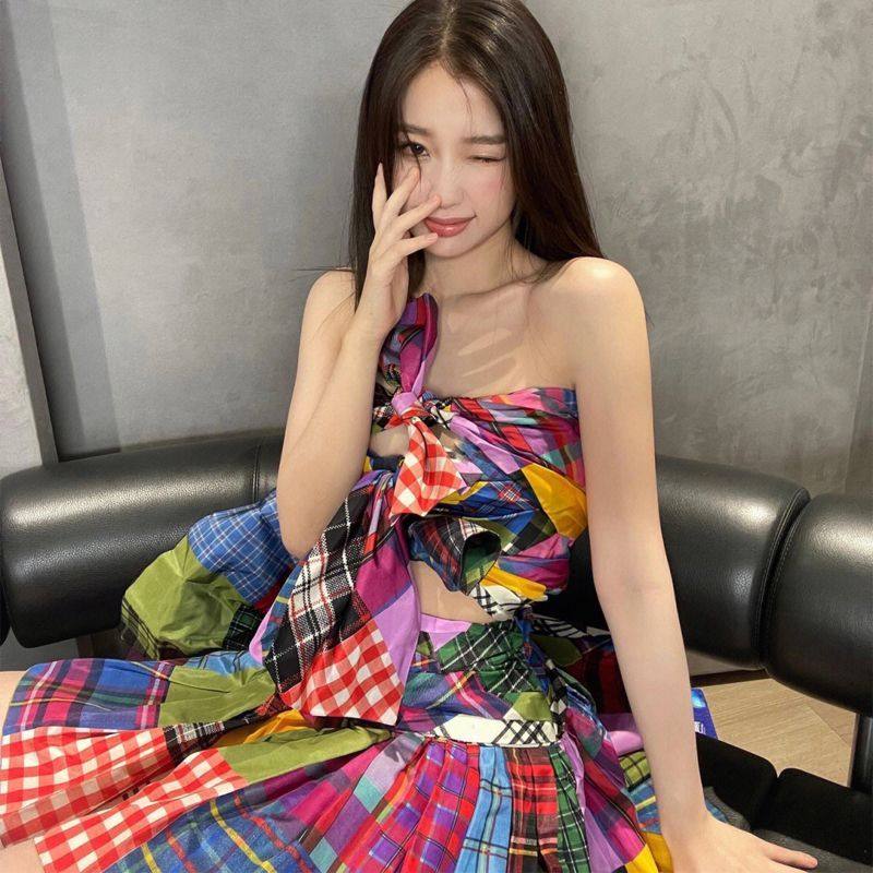 虞书欣明星同款衣服抹胸背心连衣裙不规则格子短裙