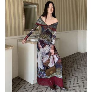 复古欧洲油画风大翻领一字肩扭结性感长袖连衣裙秋冬季晕染长裙女