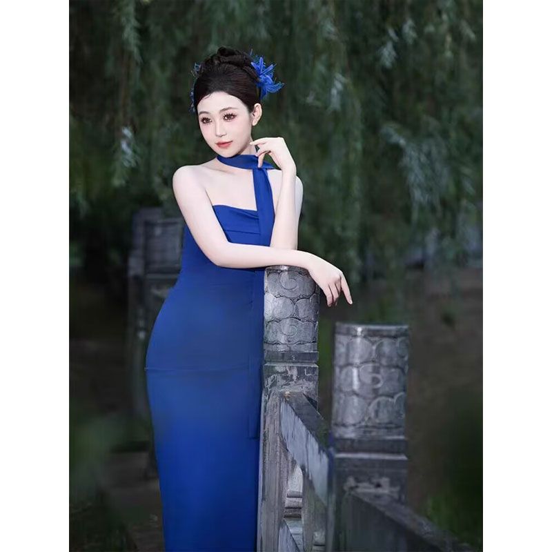 简约高级感晨袍女新娘高端轻奢新中式克莱因蓝晚礼服小众抹胸长裙