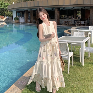 白色甜美风刺绣蕾丝连衣裙女2025夏季新款海边度假风宽松显瘦长裙图片
