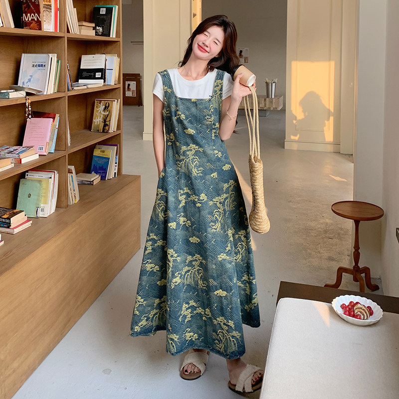 复古刺绣牛仔背带连衣裙女2025夏季新款高级感气质后腰显瘦a字裙图片