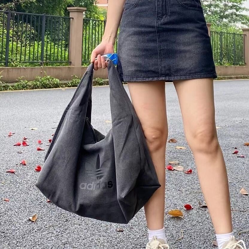 adidas阿迪达斯云朵包大容量三叶草ins男女休闲运动单肩包IX7694图片