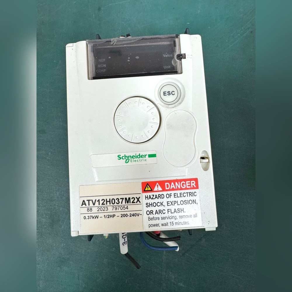 施耐德变频器0.37kw ATV12H037M2X设备2 议价