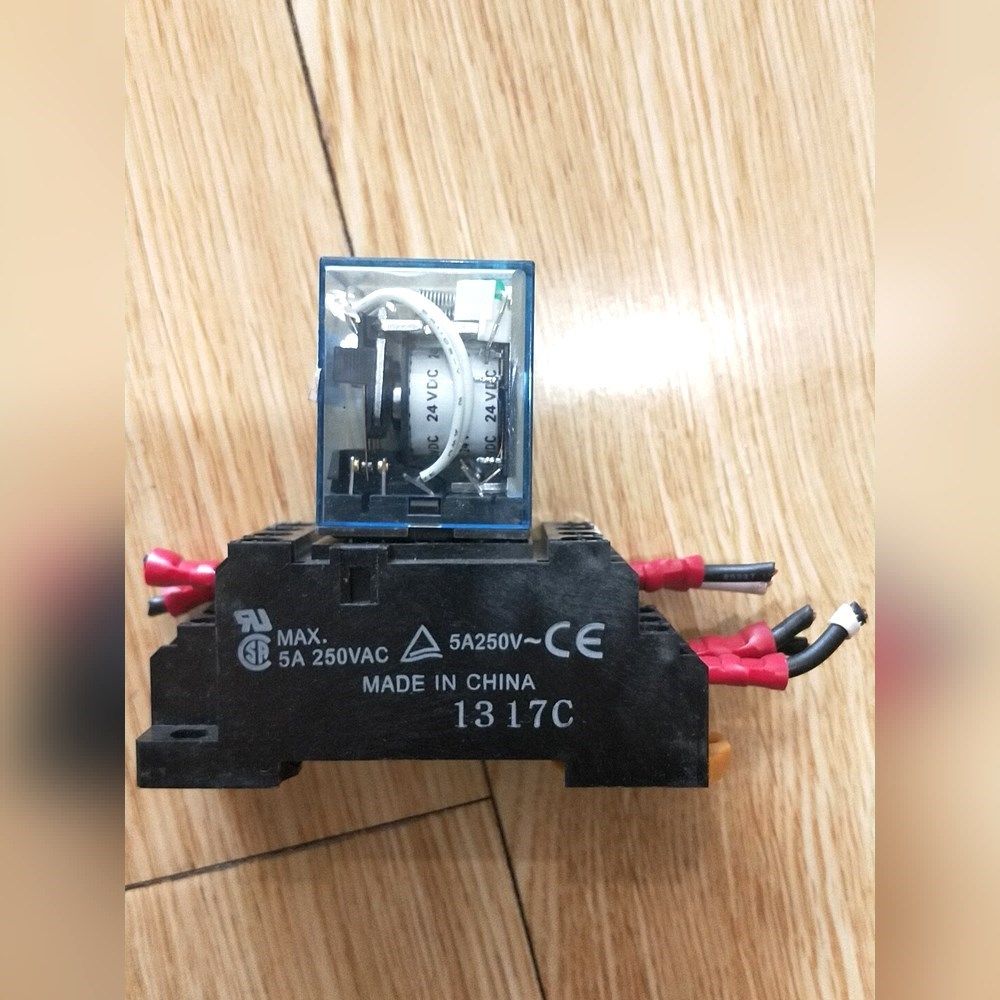 欧姆继电器 5A 250V 数量有 包邮 议价