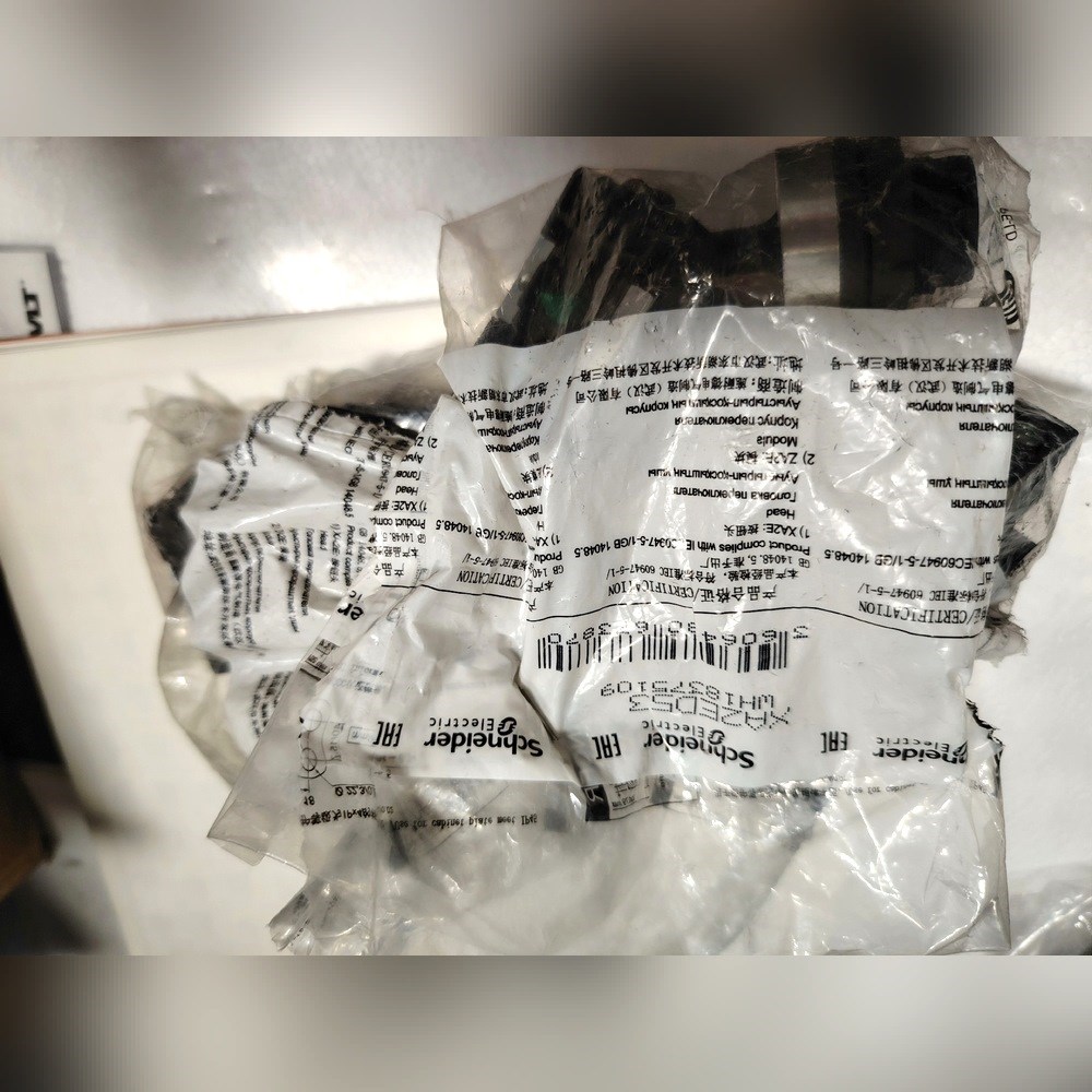 SCHNEIDER XA2-ED53 2个老标的是单 议价