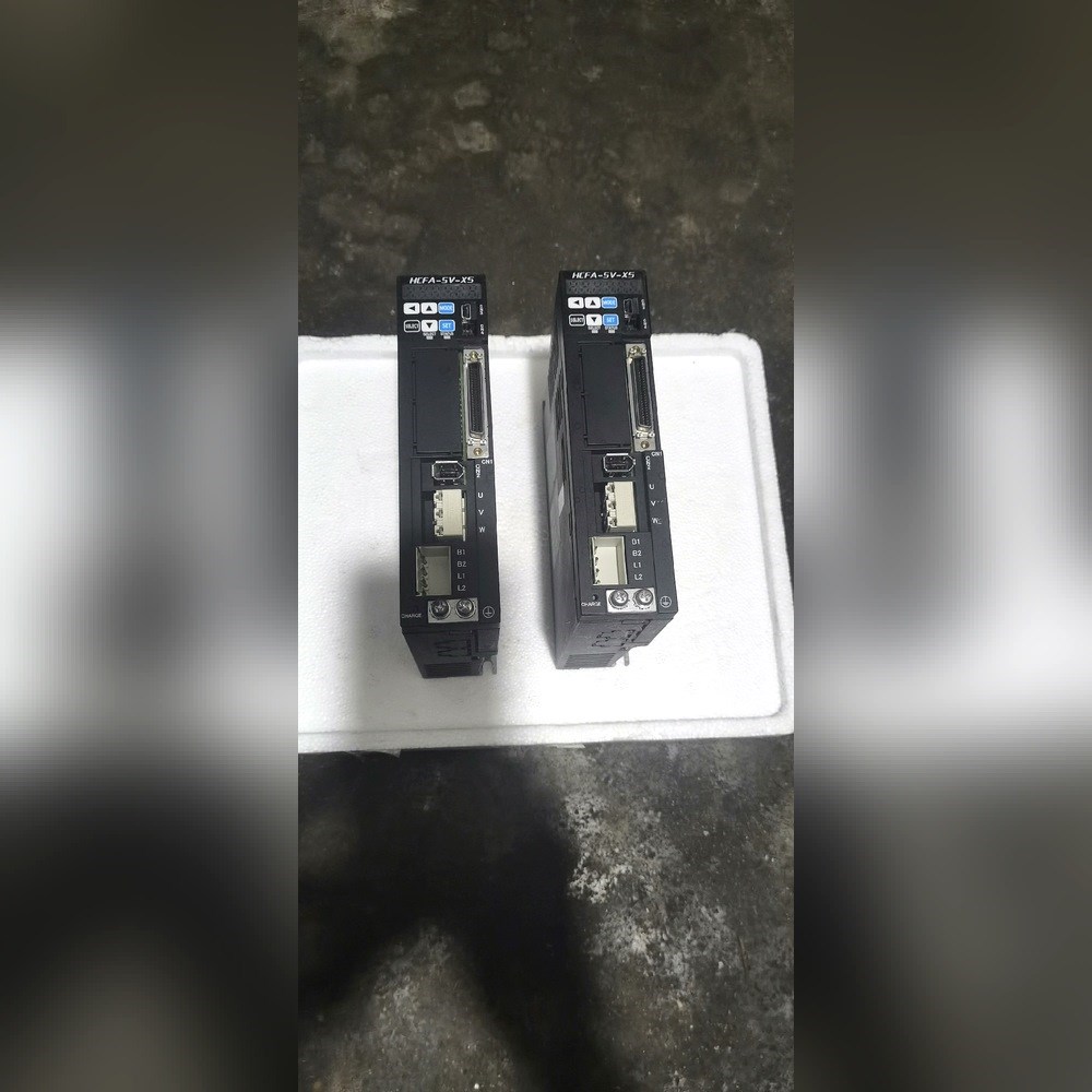 禾川三协驱动器 X5DA10A-11 100W 缺U 议价