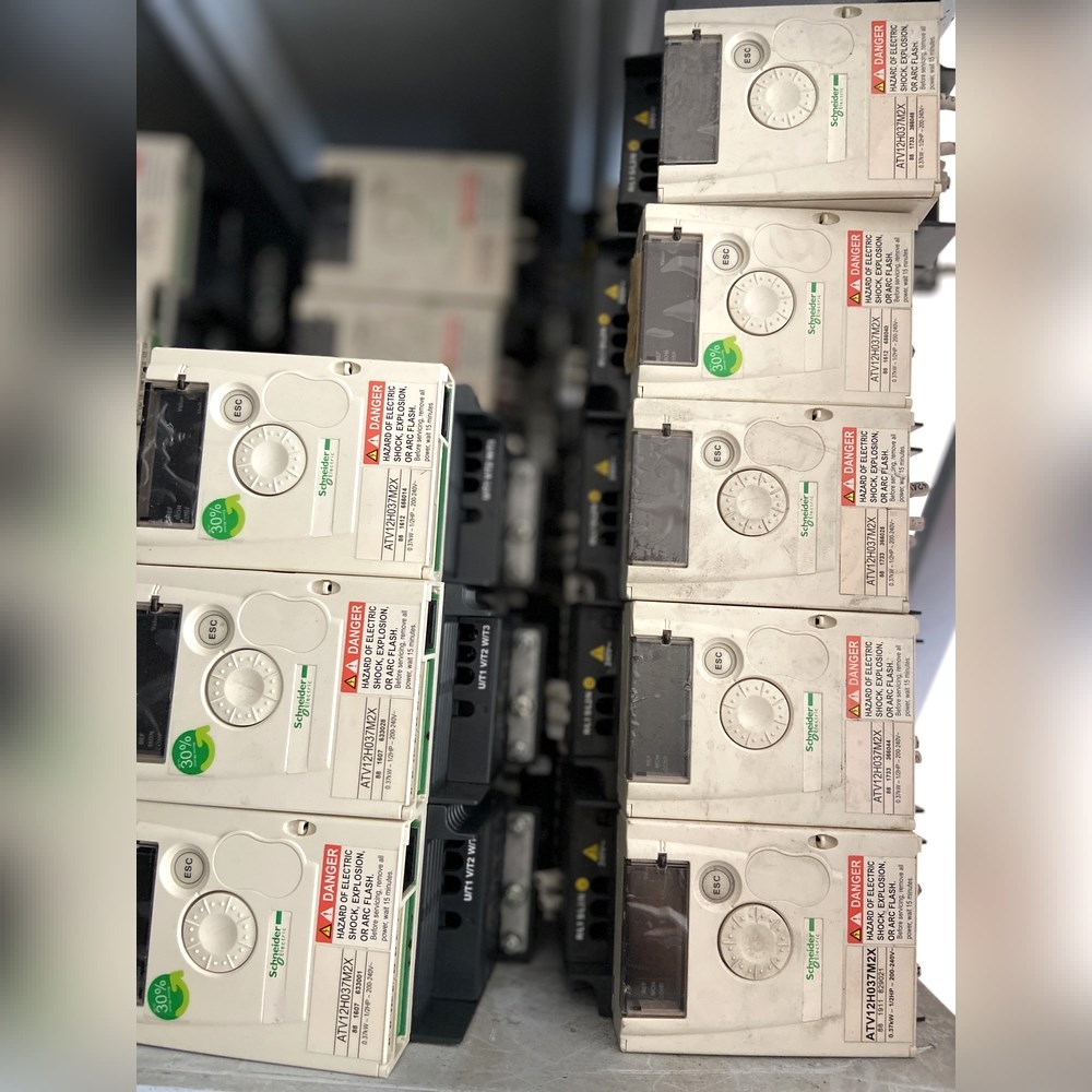 施耐德变频器0.37kw ATV12H037M2X设备2 议价