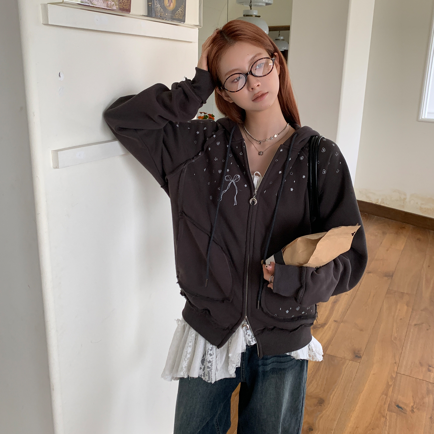 尺尺间Lsland  设计感印花连帽卫衣女秋冬新款薄绒宽松外套