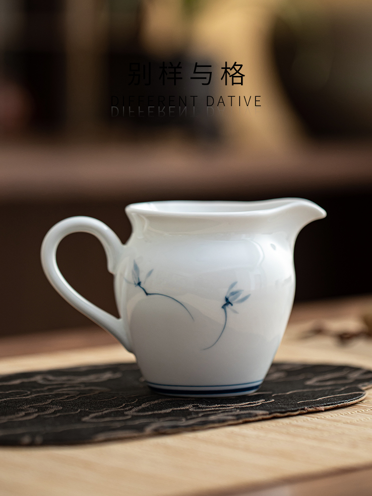 手绘青花公道茶杯功夫茶具陶瓷茶海公道杯家用单个分茶器公杯带把