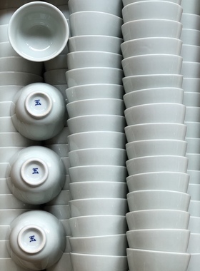 主人杯豆青釉玉字茶杯经典款厚实 80年代出口库存龙窑柴烧老瓷器