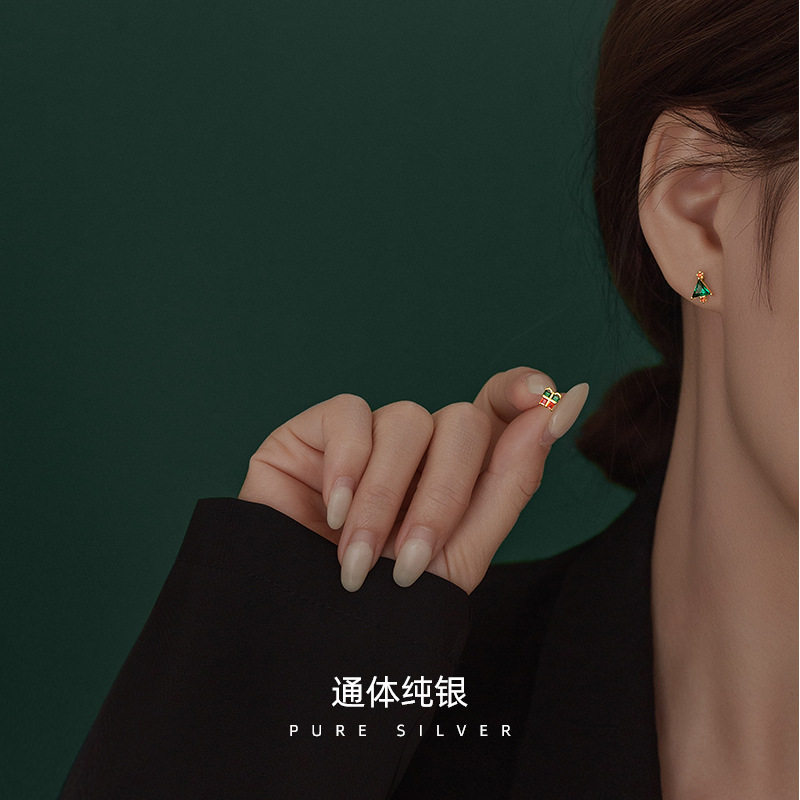S925纯银圣诞节小巧耳骨钉复古不对称圣诞树礼物耳钉女新款冷淡风