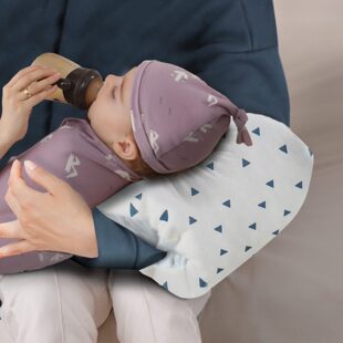 婴儿哺乳手臂枕垫突出抱宝宝抱睡枕头防枕骨胳膊抱娃哄睡喂奶神器