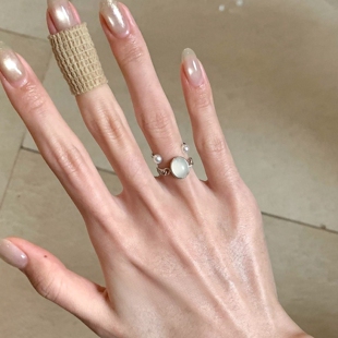 新中式清冷感仿玉髓蛋面戒指女小众设计轻奢高级感食指戒叠戴指环