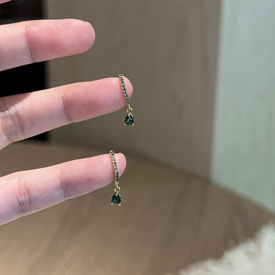 祖母绿水滴耳环2025新款耳扣耳饰