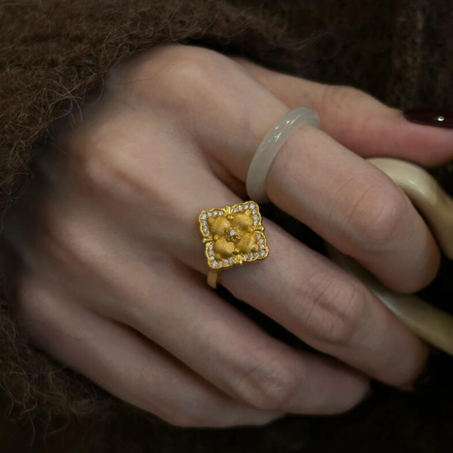 中古菱格花瓣戒指女小众设计轻奢高级感2025新爆款情侣对戒指环女