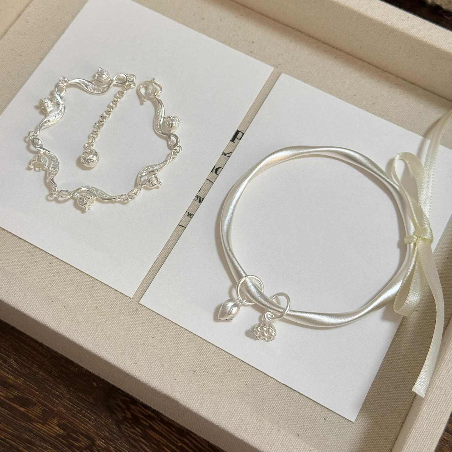 莫比乌斯手镯叠戴铃兰花手链女款