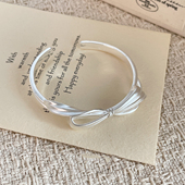 清冷绸缎感蝴蝶结手镯女款 2025新款 轻奢小众叠戴高颜值闺蜜手饰