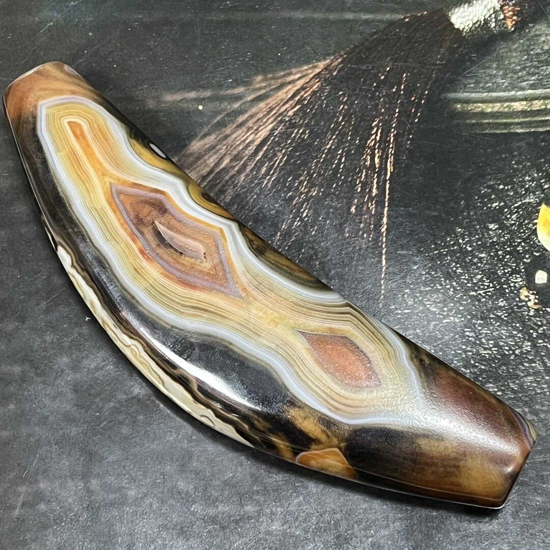藏传高油包浆牛角缠丝玛瑙天珠款