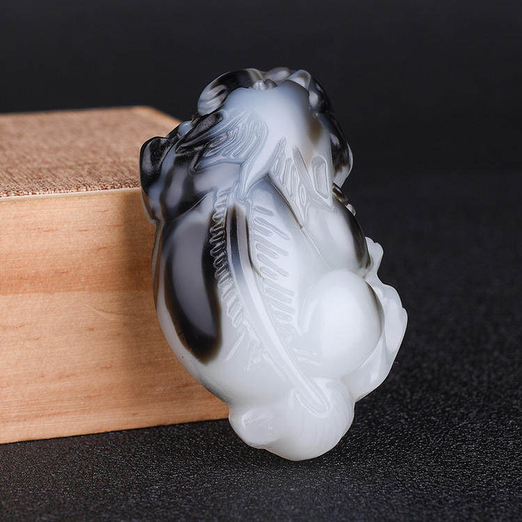 天然新疆和田白玉貔貅玉坠飘花黑青花把件男女招财吉祥项链玉佩