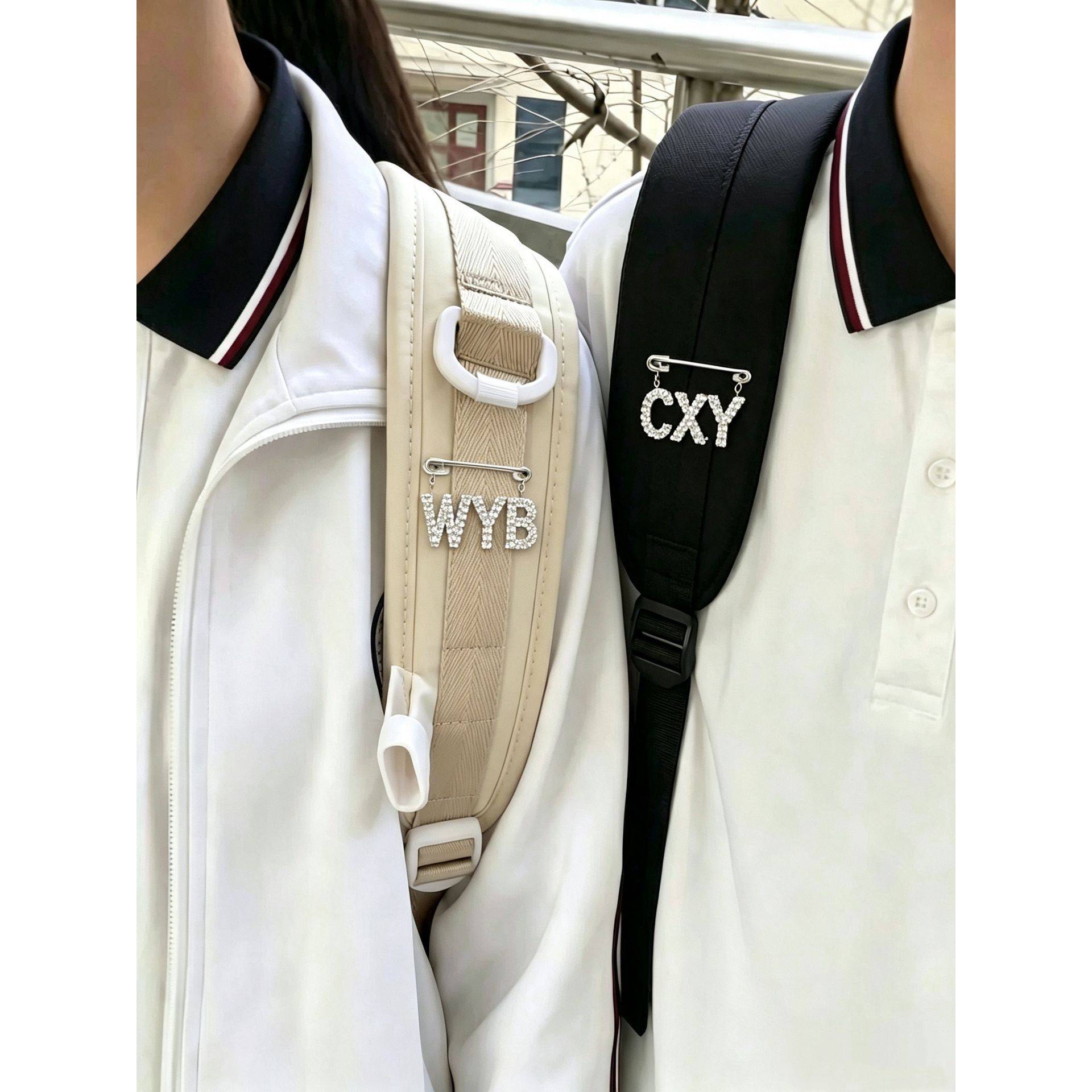 书包肩带挂件姓名字母定制胸针高颜值百搭装饰送女友闺蜜别针配饰图片