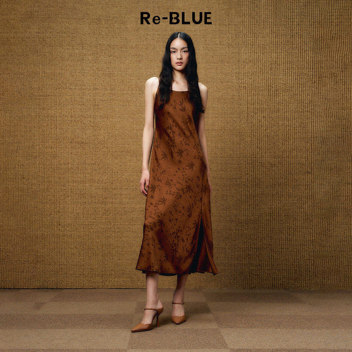 Re-BLUE轻奢优雅女装新中式老钱风枫叶印花吊带修身连衣裙