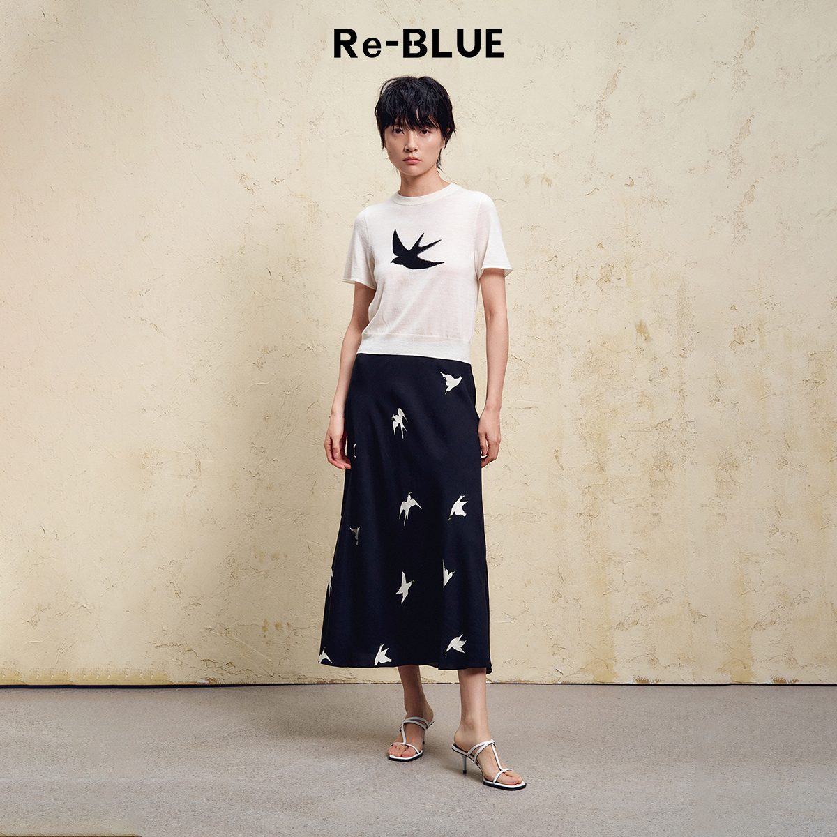 黑色底趣味印花小燕子半身裙夏季