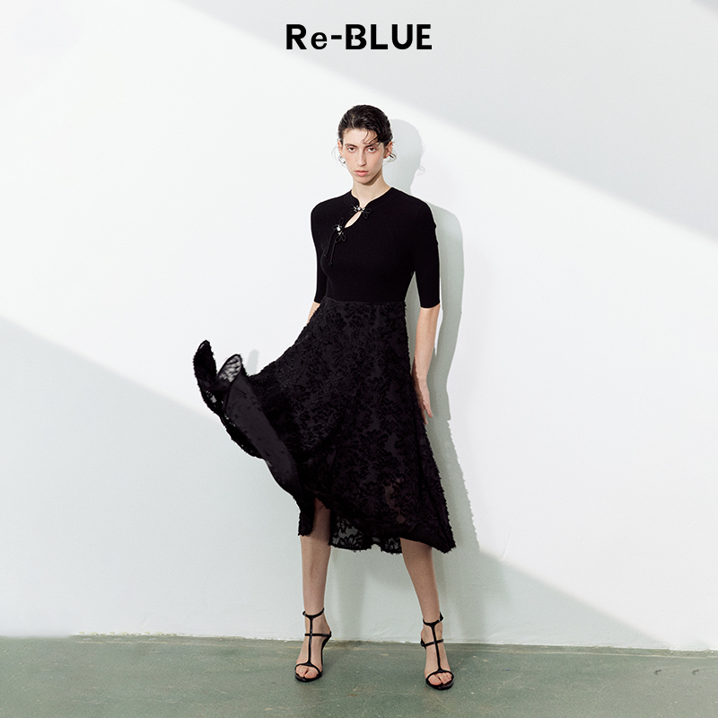 盘扣剪花肌理感针织拼接连衣裙