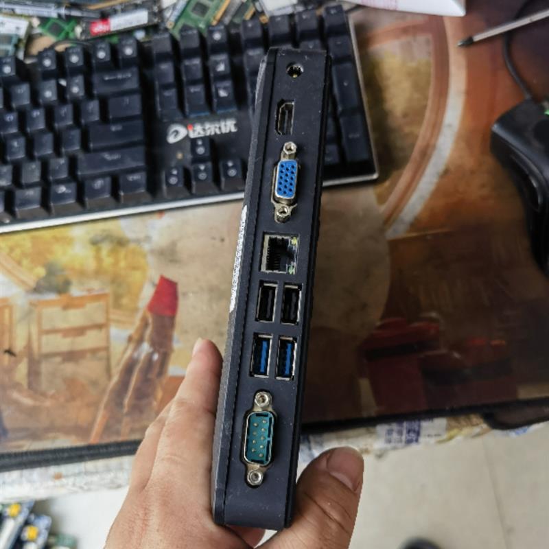 全黑主机 迷你微型小电脑无风扇工控主机minipc四核J1900 4G+64G