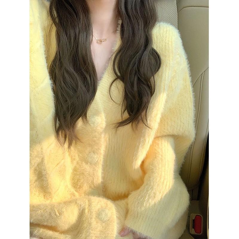 黄色奶系穿搭v领软糯针织开衫女秋冬超好看温柔仙女毛衣外套加厚