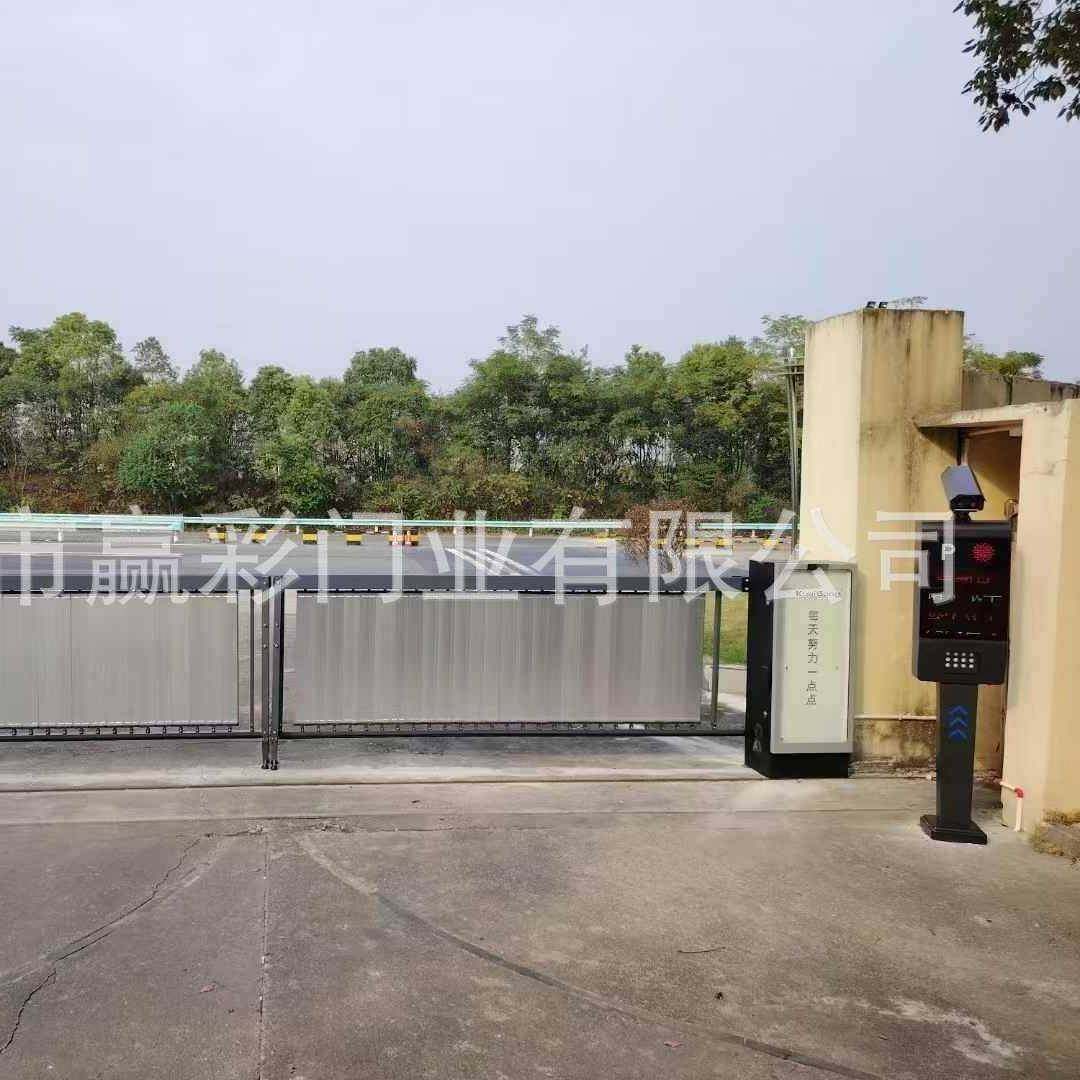 工地大门禁显示屏直流道闸车牌识别系统车牌识别一体机栅栏道闸