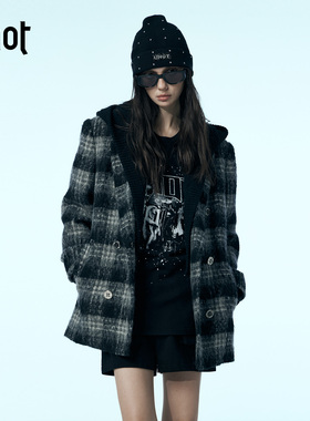 uhot/诱货黑灰双排扣羊毛外套复古怀旧格纹回潮配：披肩UWWW2W125