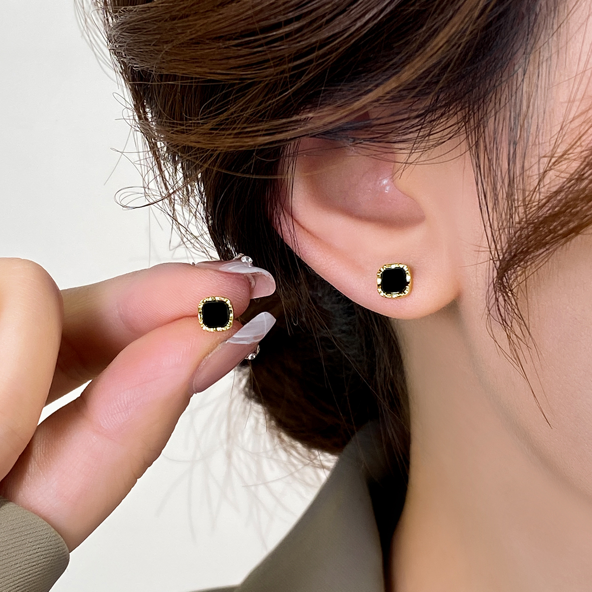 S999纯银黑色方形耳钉2025年新款睡觉免摘耳环小巧养耳洞耳饰耳夹