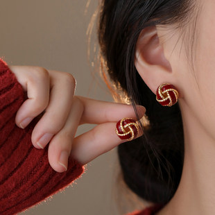 酒红色同心结耳钉女2026新款爆款高级感耳环无耳洞耳夹纯银针耳饰