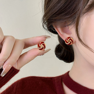 复古酒红色同心结耳钉女2026新款无耳洞耳夹高级感纯银针耳饰耳环