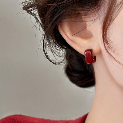 简约安可拉酒红色滴釉耳钉女纯银