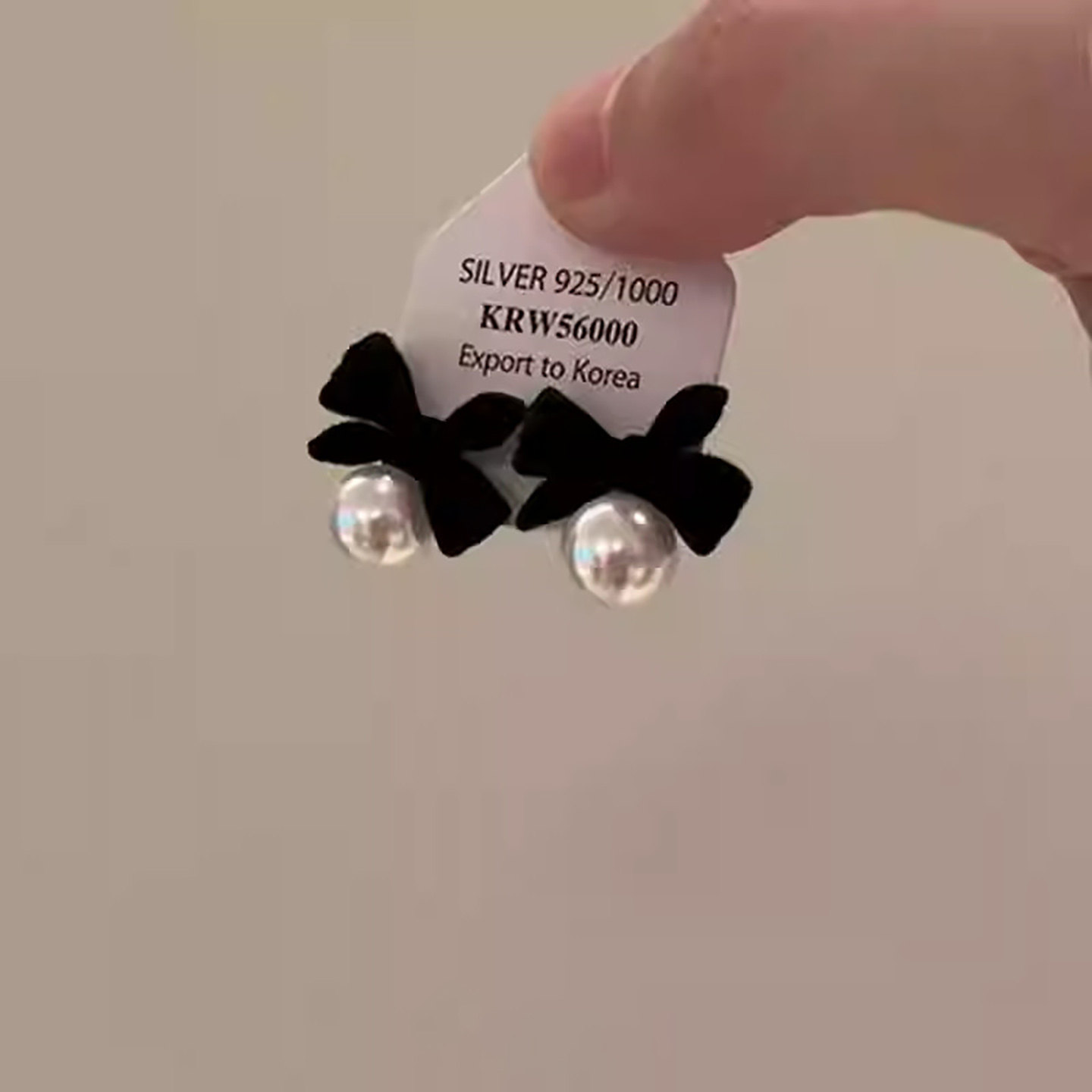 黑色丝绒蝴蝶结珍珠耳钉女2026新款爆款耳环高级感耳夹纯银针耳饰