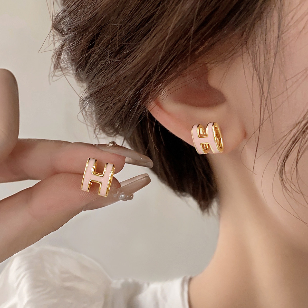 伊灿小众简约字母耳钉女纯银