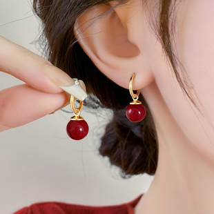 纯银针耳饰 高级感耳钉轻奢时尚 安可拉红色珍珠耳环女2025新款 爆款