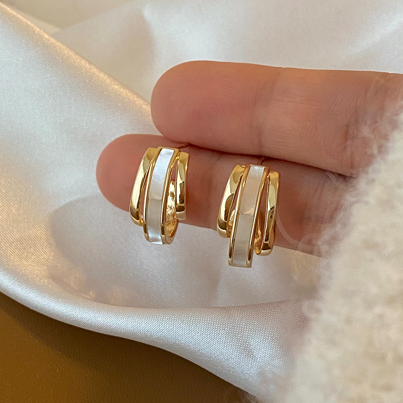 伊灿金属贝壳耳环女S925银针耳饰