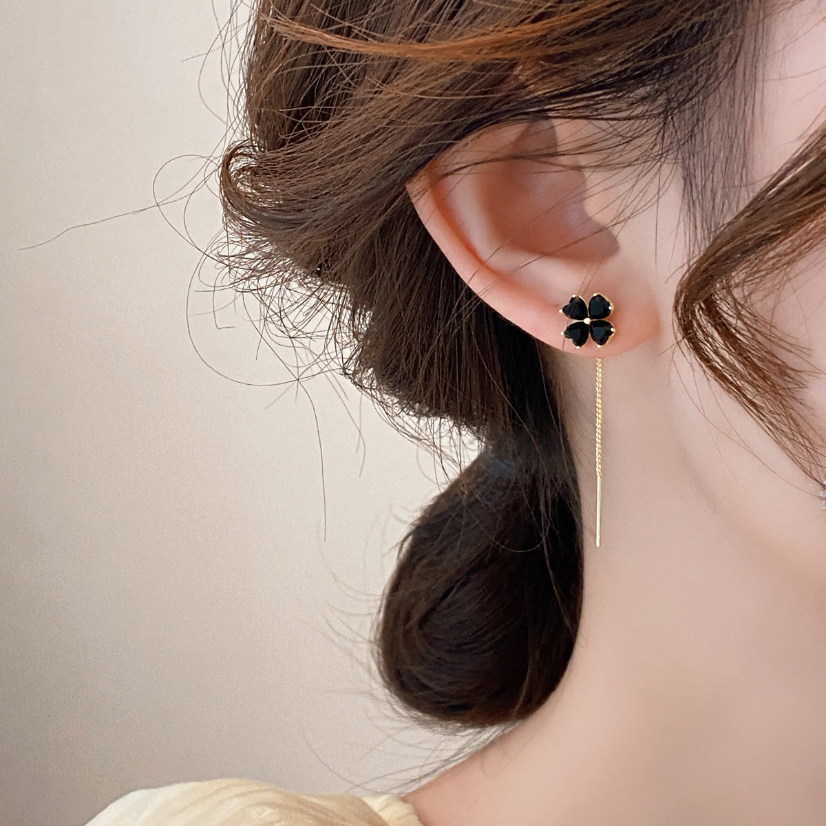 韩国黑色四叶草耳线女纯银小众设计感高级耳饰2024年新款爆款耳钉