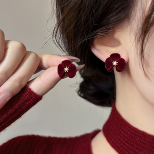 红色丝绒花朵耳钉女2026年新款爆款轻奢高级感耳环气质纯银针耳饰