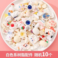 10 случайных аксессуаров из белой смолы